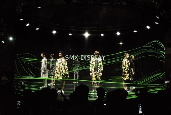 Kalite Görünmez 3D Hologram Mesh Ekranı Canlı Hologram Projeksiyonu% 78 Şeffaflık Fabrika